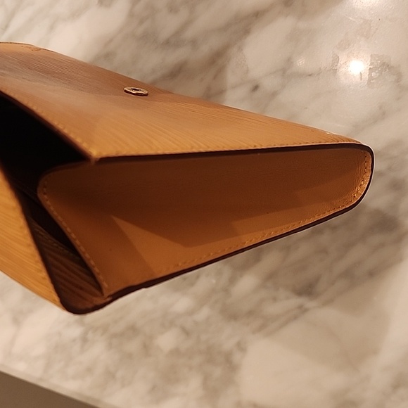 Louis Vuitton Epi Art Deco Clutch - Picture 6 of 8